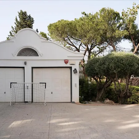 Exquisite 5 Bdrm Luxury W Gym, Bbq, And Pool *