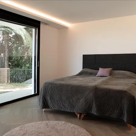 Exquisite 5 Bdrm Luxury W Gym, Bbq, And Pool Apartment Marbella