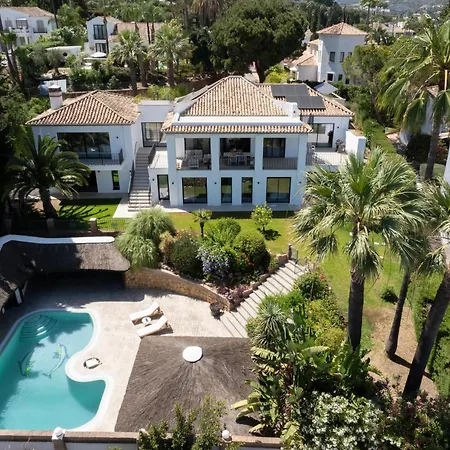 Apartment Exquisite 5 Bdrm Luxury W Gym, Bbq, And Pool Marbella