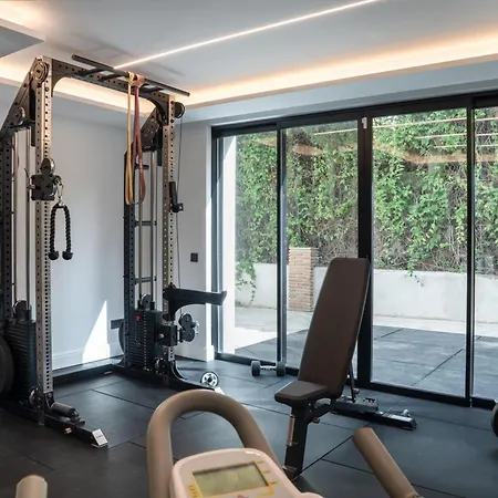 Apartment Exquisite 5 Bdrm Luxury W Gym, Bbq, And Pool