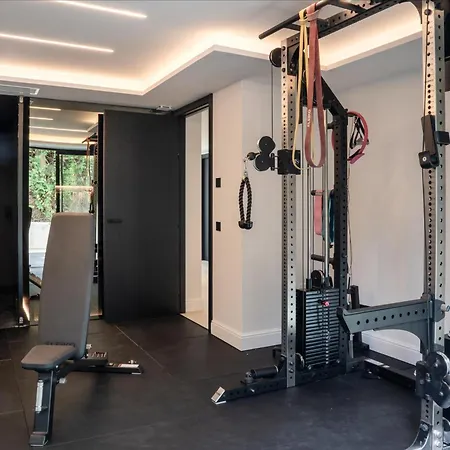 Exquisite 5 Bdrm Luxury W Gym, Bbq, And Pool * Marbella