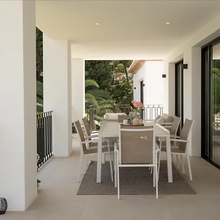 Exquisite 5 Bdrm Luxury W Gym, Bbq, And Pool