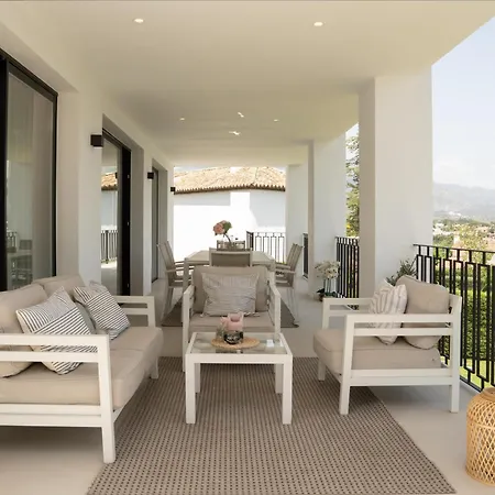 Exquisite 5 Bdrm Luxury W Gym, Bbq, And Pool Marbella
