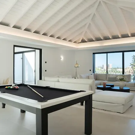 Exquisite 5 Bdrm Luxury W Gym, Bbq, And Pool Apartment Marbella