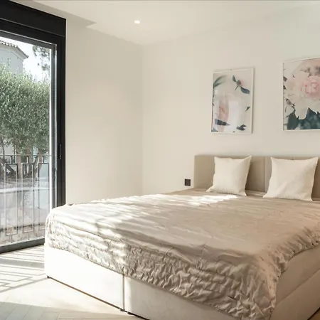 Apartment Exquisite 5 Bdrm Luxury W Gym, Bbq, And Pool Marbella
