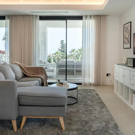 Exquisite 5 Bdrm Luxury W Gym, Bbq, And Pool Marbella