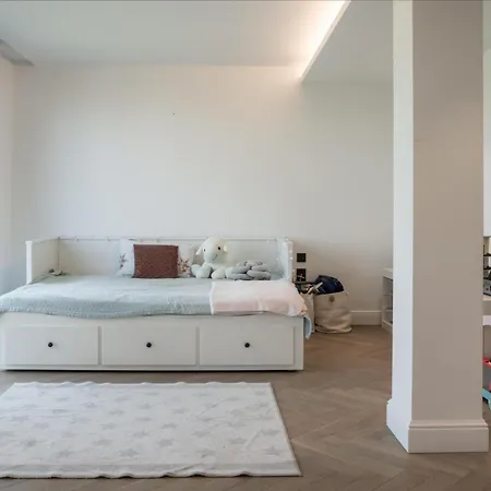 Exquisite 5 Bdrm Luxury W Gym, Bbq, And Pool